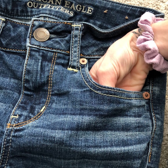 American eagle 🦅 Straight super stretch, blue jeans  size 0 - Picture 3 of 5
